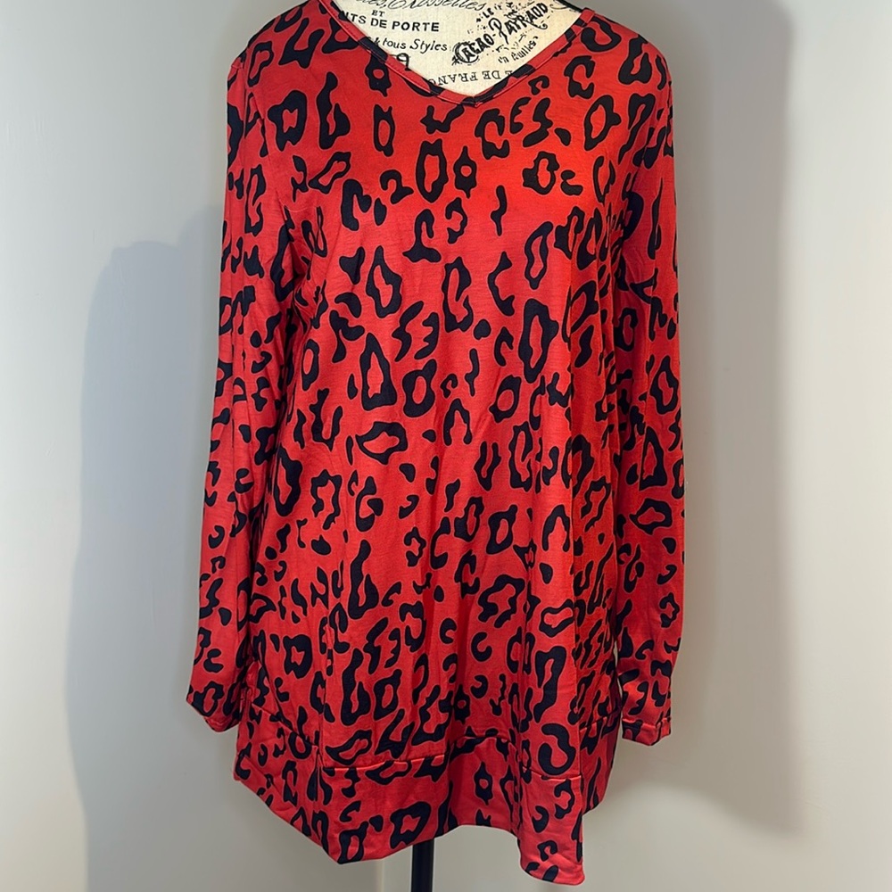 NWT Maysoar Red Animal Print Long Sleeve Top Size Medium